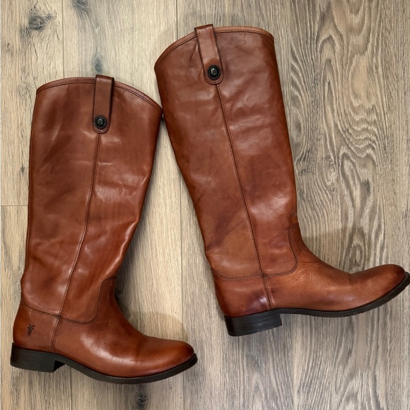 Frye Melissa Button 2 Boot women’s size 7B- excellent used condition - Picture 2 of 8